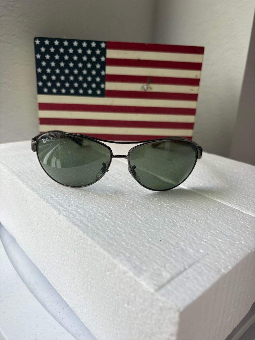 Ray-Ban Women's Black Frame Green Lens Aviator Sunglasses - Sleek Metal